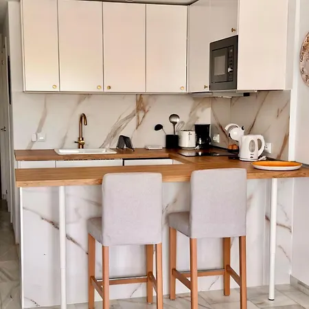 Palm Breeze Retreat - La Caleta 아파트 *